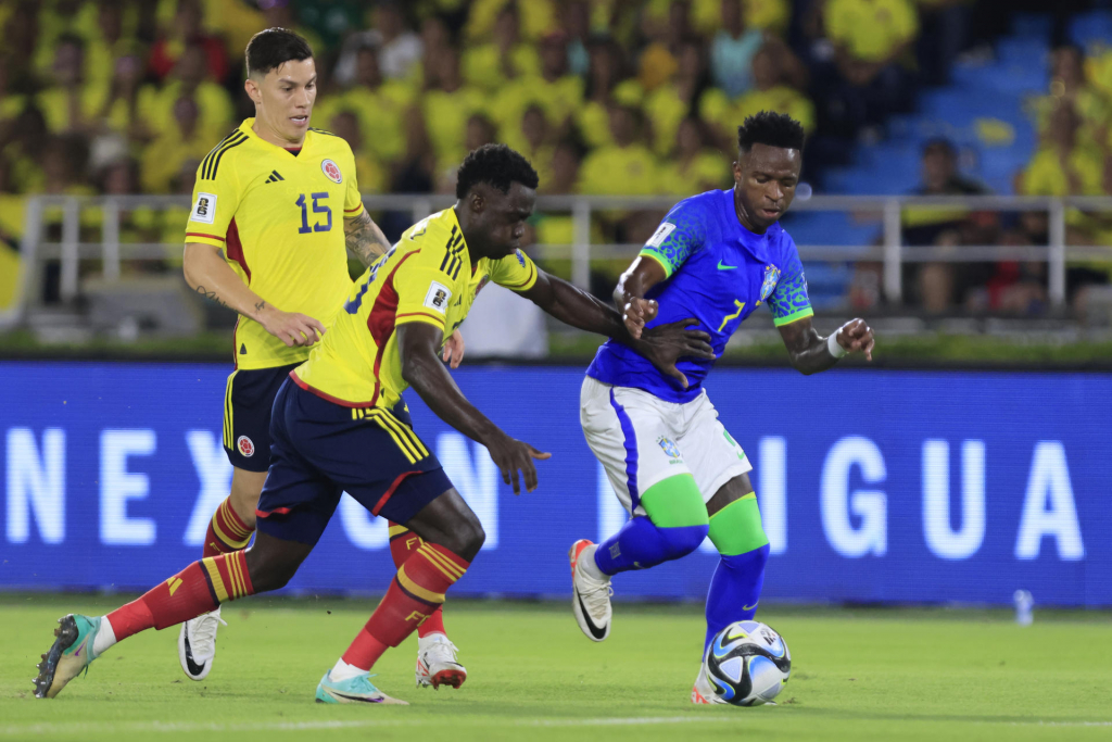 Vinicius Júnior sofre lesão muscular e está fora de Brasil x Argentina