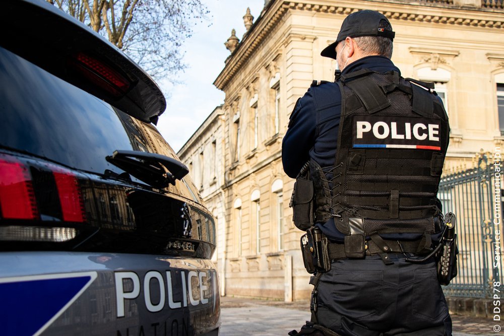 Polícia aperta o cerco a bares e restaurantes de Paris atrás de passaporte sanitário