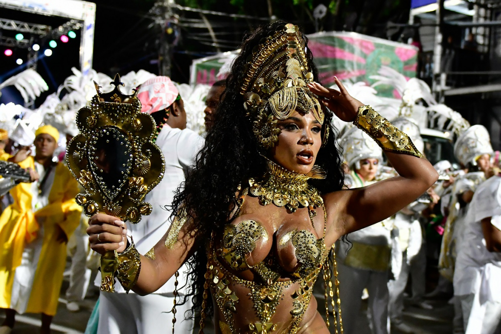 Carnaval 2023: Mangueira e Grande Rio são destaques da primeira noite de desfiles do RJ