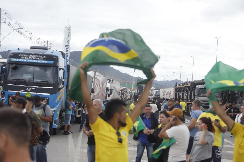 Veja vídeos das manifestações nas estradas do país após as eleições