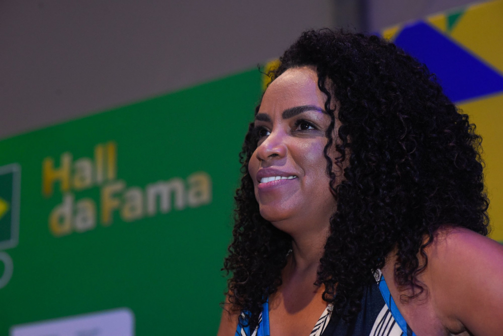 Campeão olímpica e pioneira: Fofão é anunciada como treinadora da seleção brasileira feminina sub-17 de vôlei 