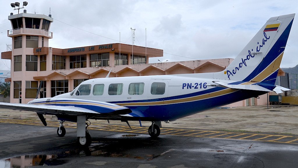 Avião da Polícia Nacional do Equador cai e deixa seis feridos