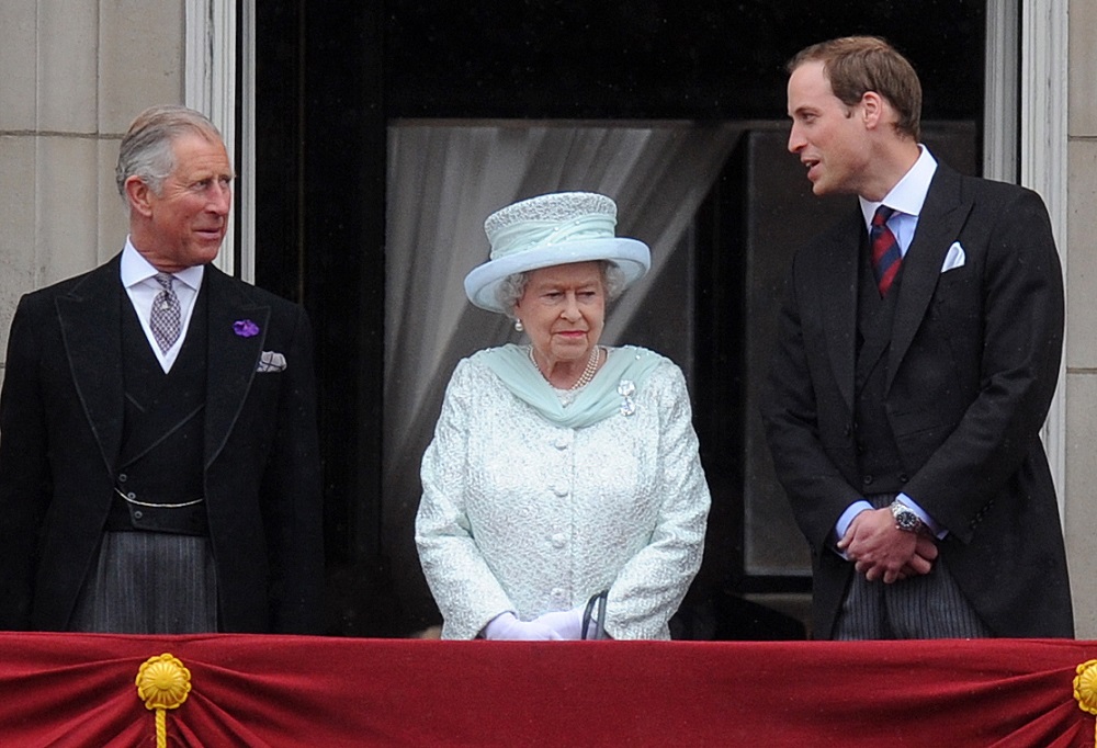 Investigação revela que Princípe William e rei Charles III lucram milhões com serviços públicos 