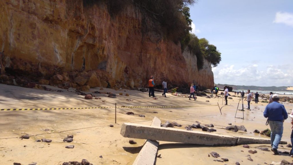 MPF investigará responsabilidade de desmoronamento que deixou 3 mortos em praia do RN