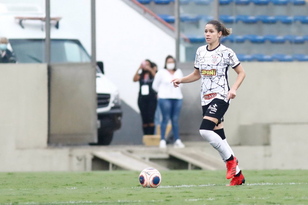Erika rompe os ligamentos do joelho e desfalca Corinthians e a seleção brasileira