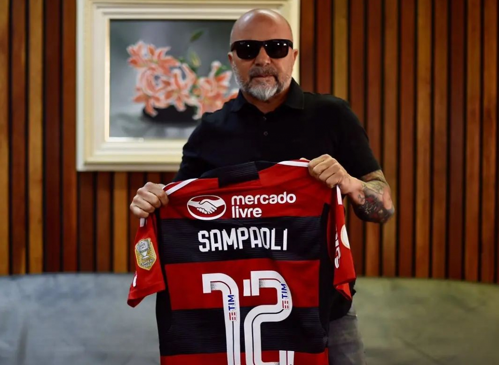Jorge Sampaoli chega ao Rio de Janeiro para se apresentar ao Flamengo