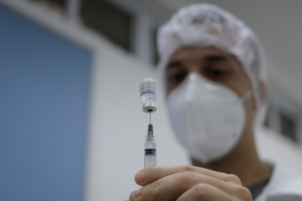 Após paralisar vacinação da Covid-19, Rio retoma calendário na próxima segunda