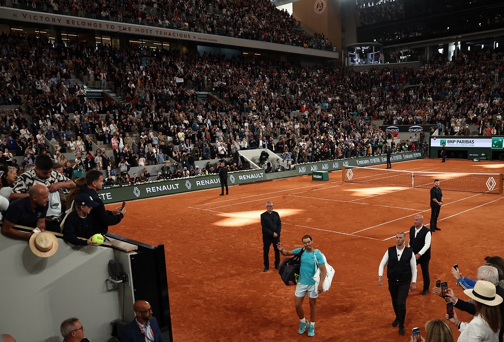 Rafael Nadal perde para Zverev em Roland Garros, é aplaudido de pé, mas não descarta volta