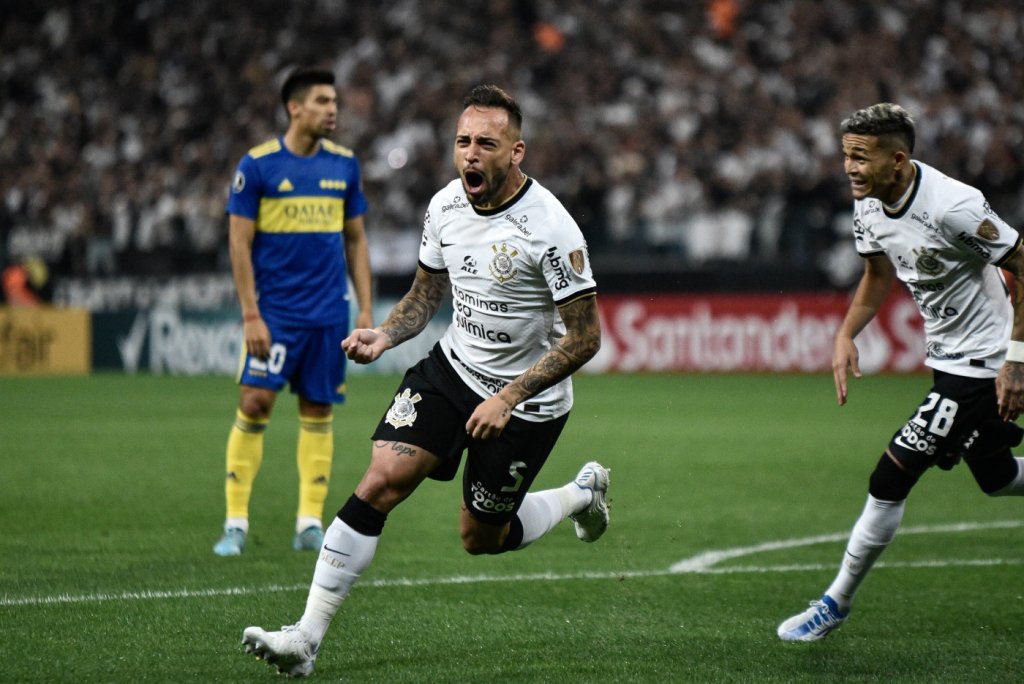 Maycon faz 2 e Corinthians vence Boca Juniors em duelo decisivo na Libertadores