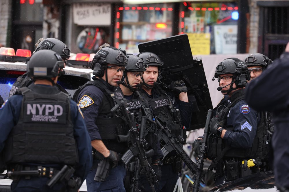 FOTOS: Veja imagens do ataque em estação de metrô de Nova York