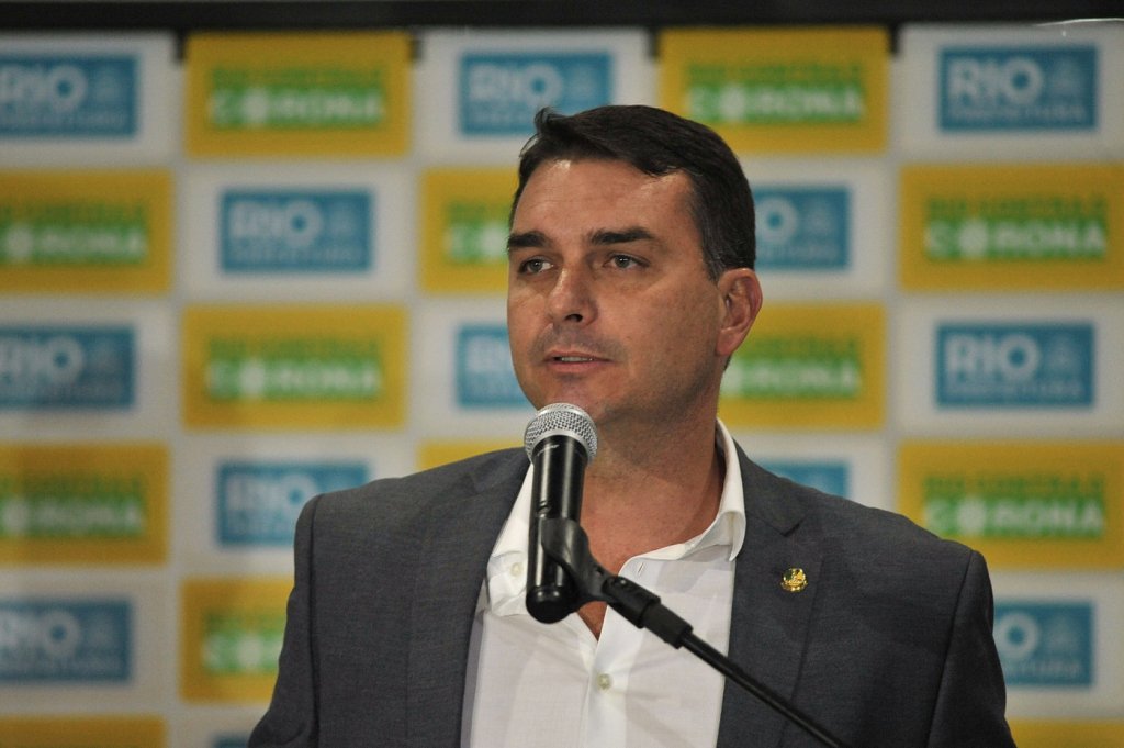 ‘Farei exames para saber o grau da lesão’, diz Flávio Bolsonaro após acidente
