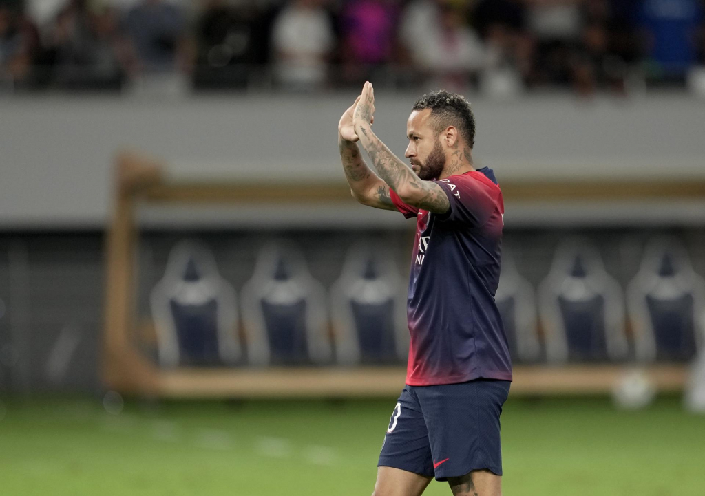 Neymar volta aos gramados após cinco meses e brilha em vitória do PSG sobre time da Coreia do Sul