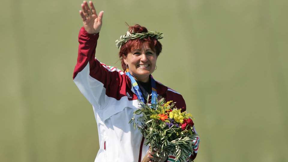 Campeã olímpica no tiro esportivo, húngara Diána Igaly morre vítima de Covid-19