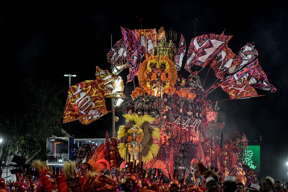 Grande Rio, Vila Isabel e Tijuca brilham no segundo dia de desfiles do Carnaval do Rio