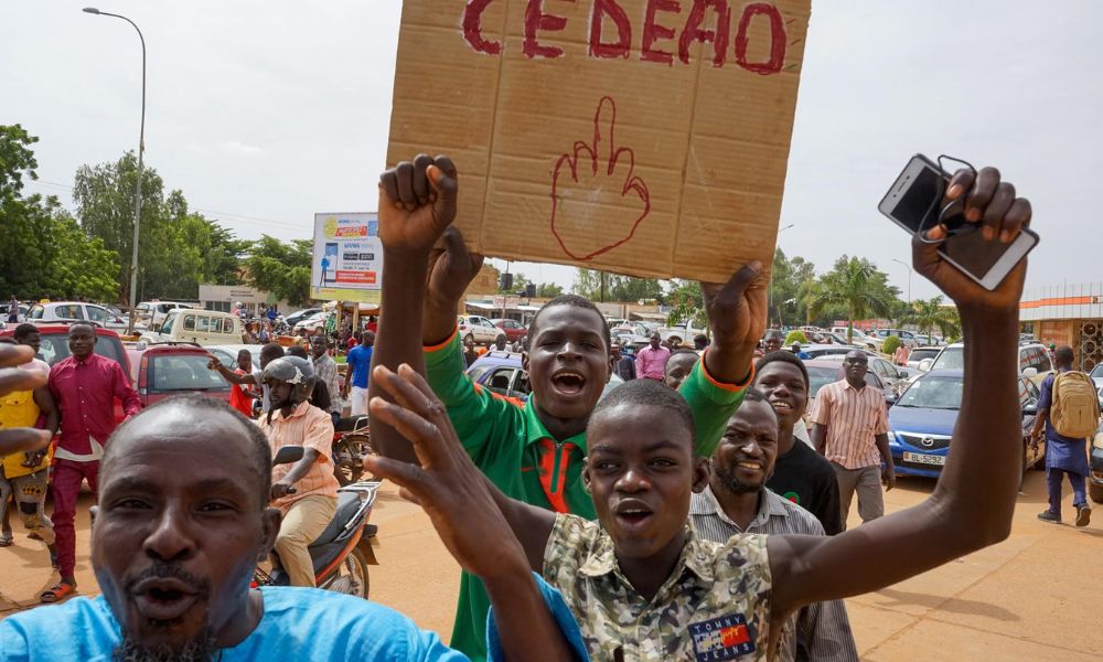 Líderes do golpe de Estado no Níger se negam a receber delegação regional e ONU, aumentando tensão na região