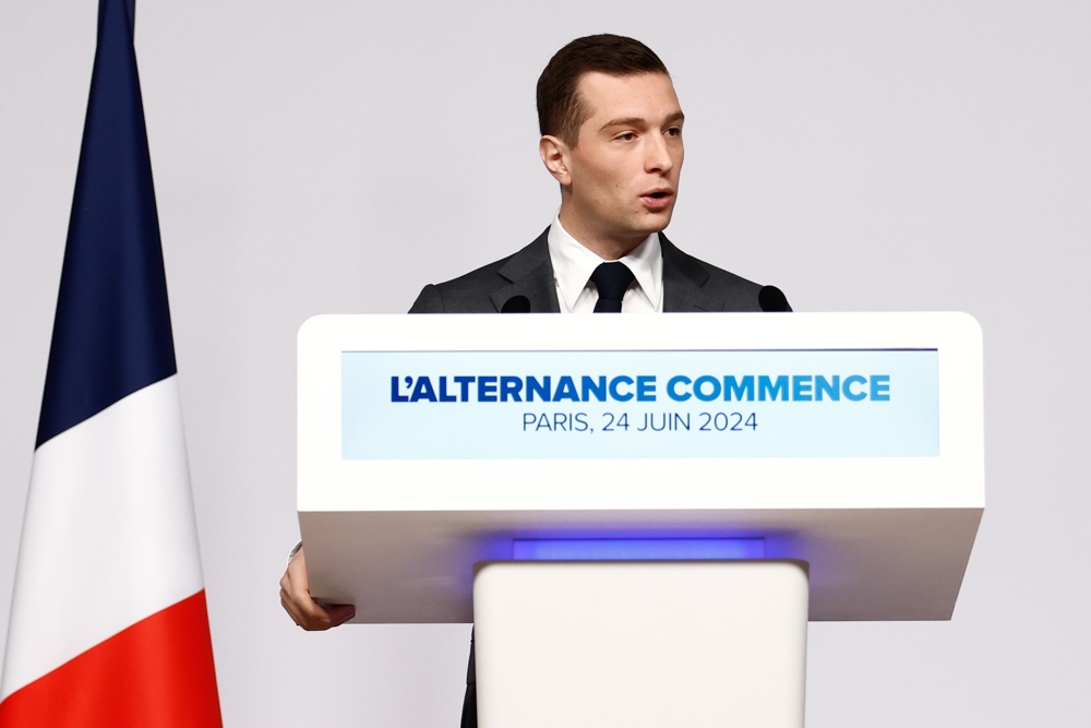 Líder da direita francesa pede voto histórico contra Emmanuel Macron 