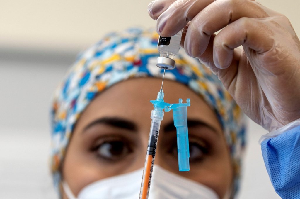 ‘Mesmo com vacina, transmissão da Covid-19 deve demorar 6 meses para diminuir’, diz OMS