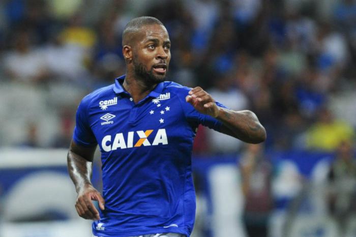 Justiça do Trabalho concede liminar e Dedé pode rescindir contrato com o Cruzeiro