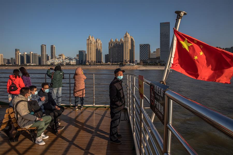 Especialistas que investigarão origem da pandemia aguardam visto da China