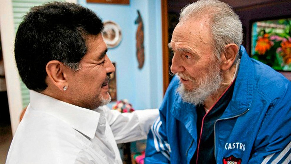 Amigos em vida, Fidel Castro e Maradona morreram no mesmo dia