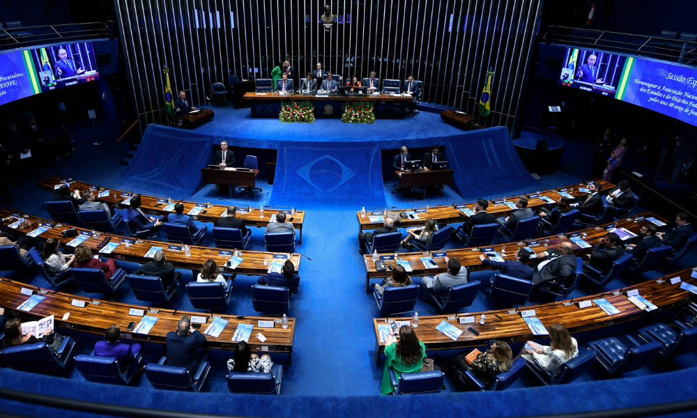 Senado aprova PL para taxar ‘super-ricos’ e offshores