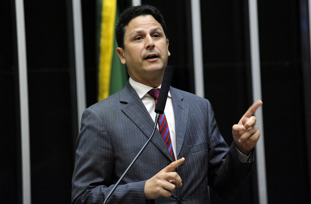 Em derrota para Doria, PSDB renova mandato do presidente do partido