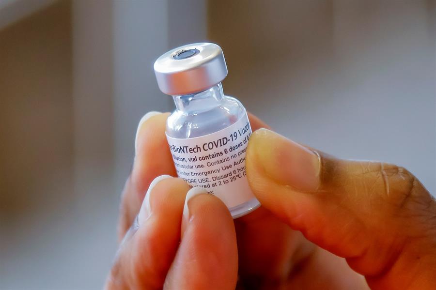 Agência reguladora dos EUA concede registro definitivo à vacina contra Covid-19 da Pfizer