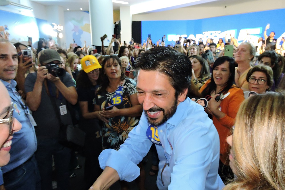 Ricardo Nunes realiza caminhada na zona sul e diz que Bolsonaro reforça um pouco mais a reta final de sua campanha 