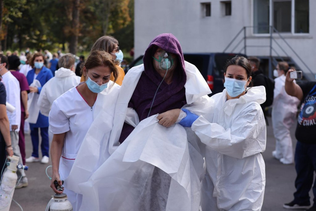 Incêndio em hospital para Covid-19 na Romênia deixa pelo menos sete mortos