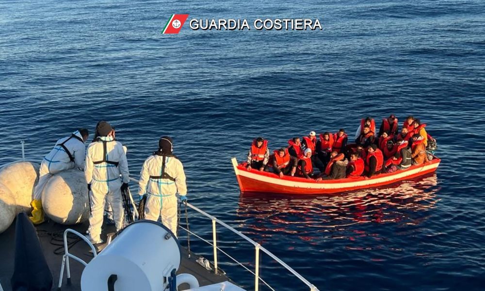 Naufrágio no Mediterrâneo deixa mais de 40 imigrantes mortos