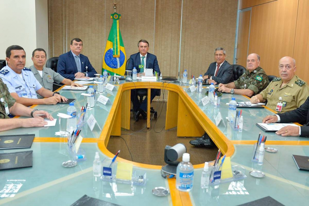 Bolsonaro se reúne com comandantes das Forças Armadas após decisão de Moraes sobre urnas