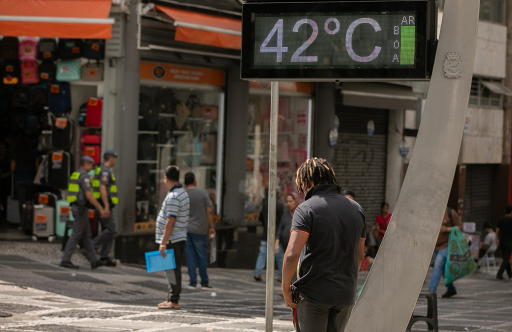 Em meio à onda de calor, Brasil bate recorde de consumo de energia elétrica pelo segundo dia seguido 