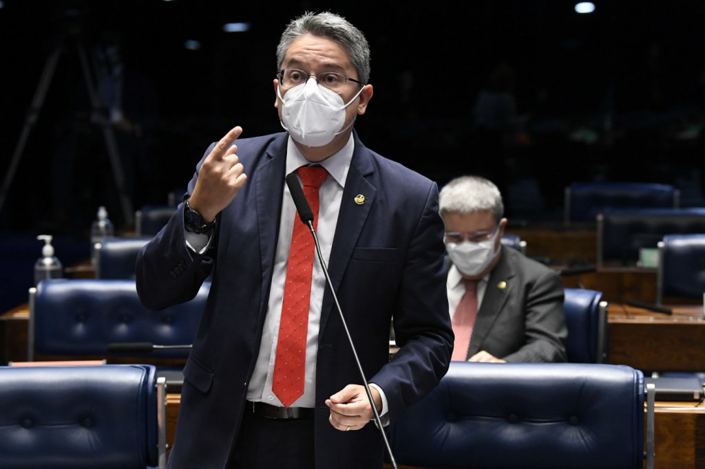 Senador Alessandro Vieira anuncia filiação ao PSDB