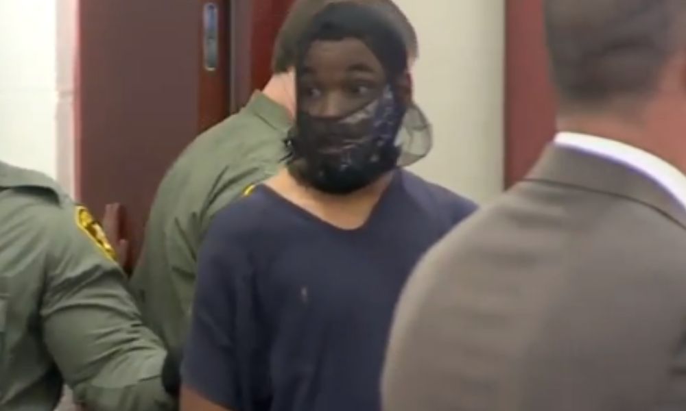 Homem que atacou juíza nos EUA é condenado a até quatro anos de prisão 