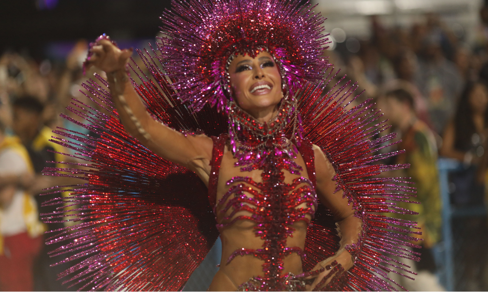 Carnaval 2024: veja fotos dos famosos na 2ª noite de desfiles no Rio de Janeiro