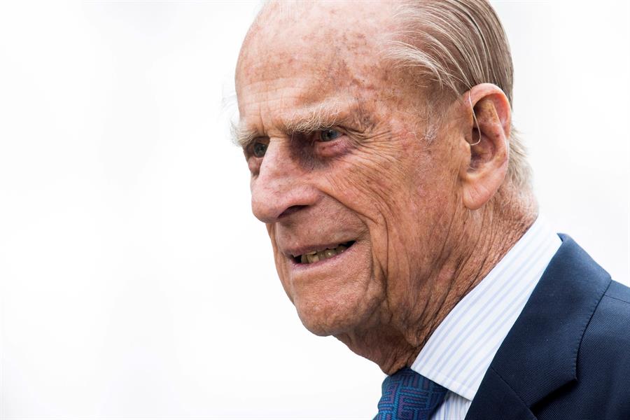 Príncipe Philip, marido da rainha Elizabeth II, morre aos 99 anos na Inglaterra