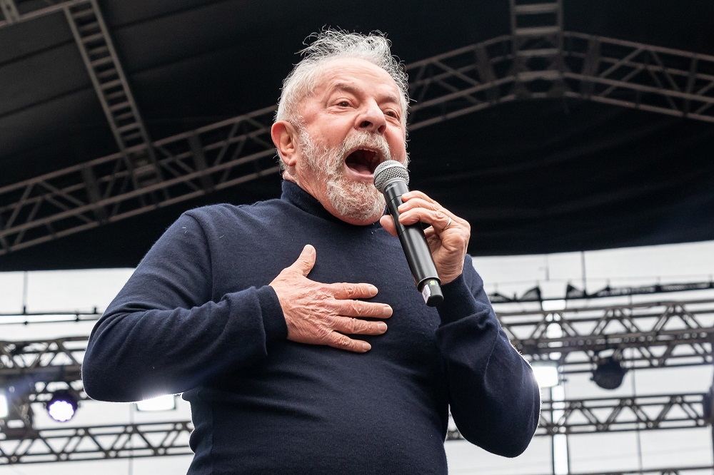Lula diz que ‘o Estado é laico’, e filhos de Bolsonaro respondem: ‘Zomba do Pai Nosso e quer legalizar o aborto’