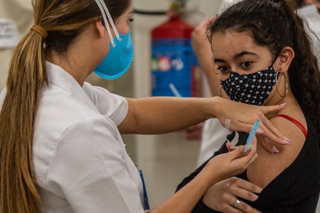 Rio suspende vacinação de crianças contra a Covid-19 por falta de doses