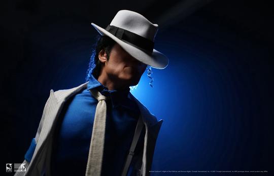 Boneco hiper-realista de Michael Jackson chega ao Brasil por R$ 22 mil