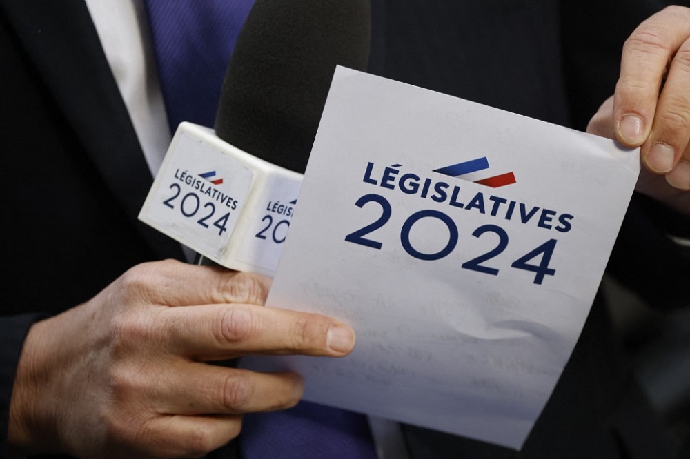 Esquerda lidera eleições legislativas na França, à frente da aliança de Macron e da direita 