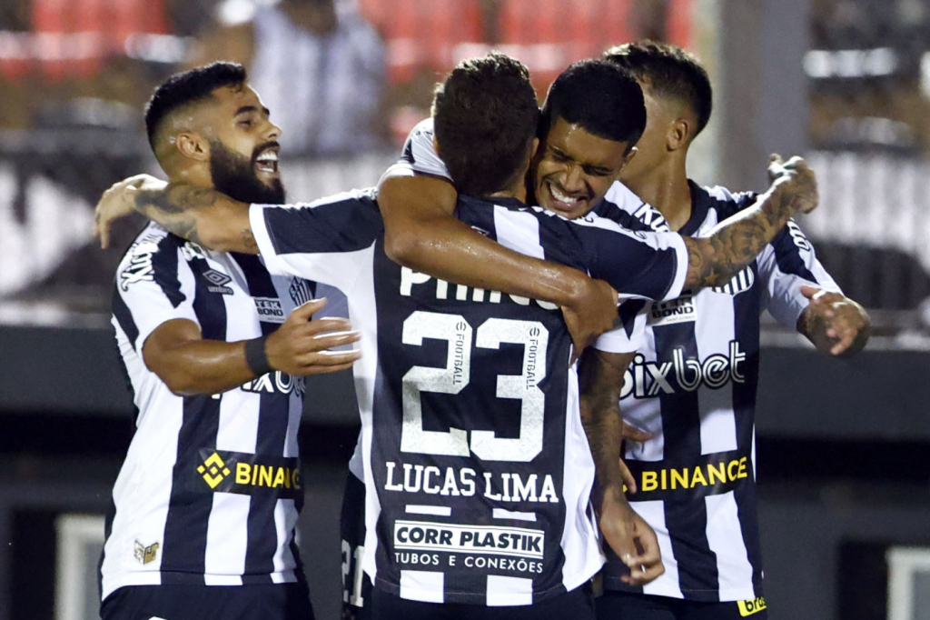 Santos vence o Botafogo-SP por 2 a 0 e abre vantagem em confronto da Copa do Brasil