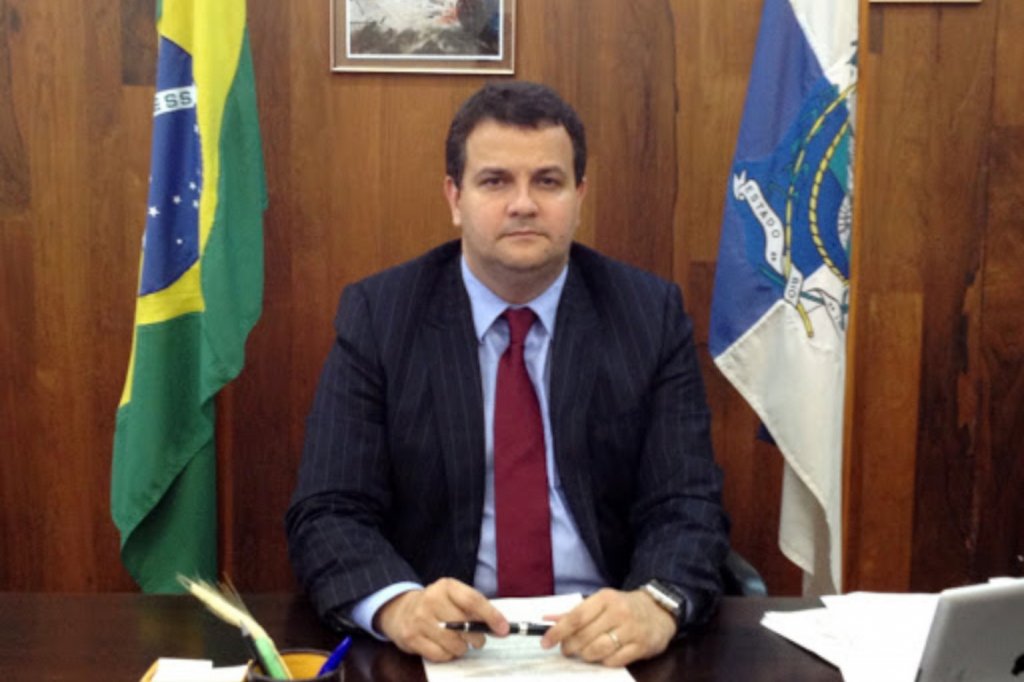Governo nomeia advogado de Flávio Bolsonaro para cargo no Ministério da Justiça