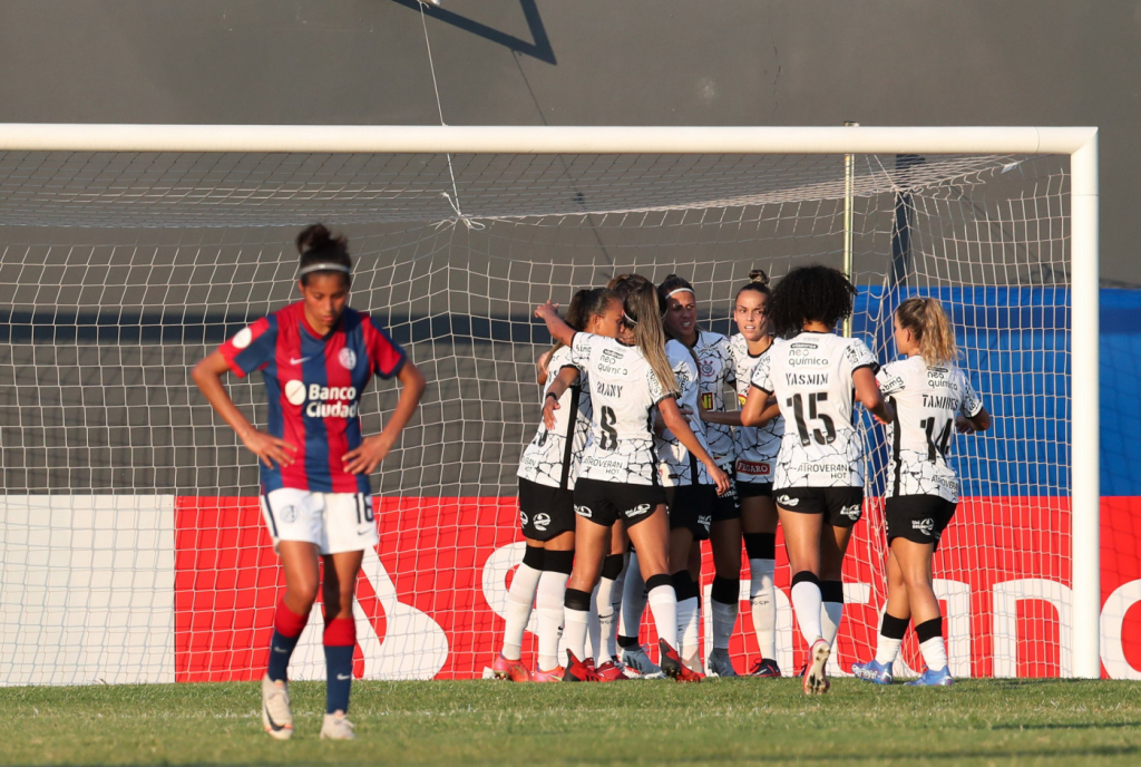 Em busca do tricampeonato, Corinthians estreia com vitória na Libertadores feminina