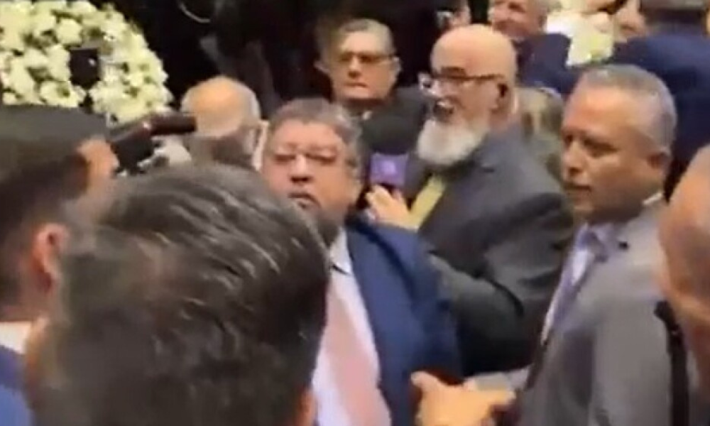 Deputado do PT agride parlamentar da oposição durante sessão no Plenário da Câmara
