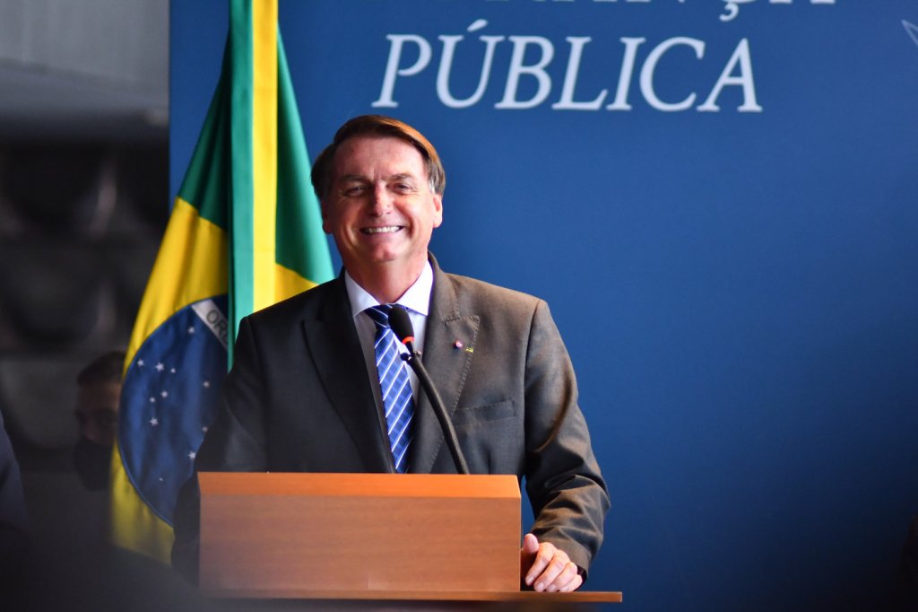 Bolsonaro defende Reforma Trabalhista de Temer e diz que governo acabou com ações do MST