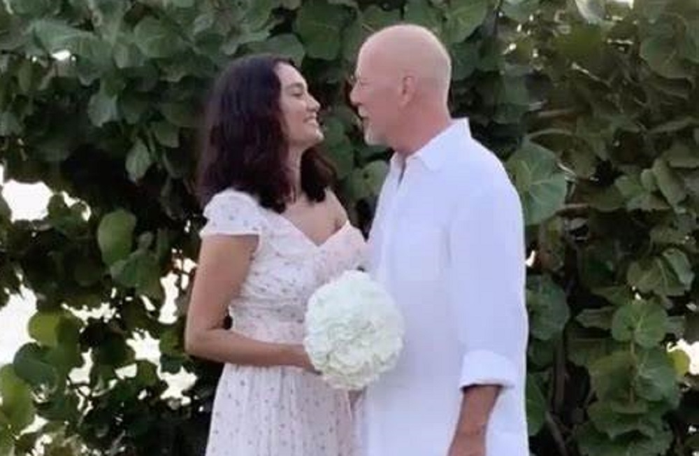 Bruce Willis renova casamento com Emma Heming em cerimônia emocionante; veja o vídeo