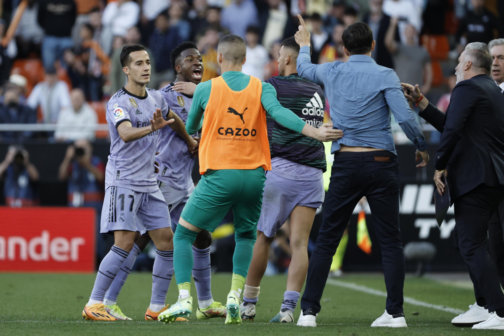 Federação Espanhola vai demitir VAR que expulsou Vinicius Júnior em Valencia x Real Madrid