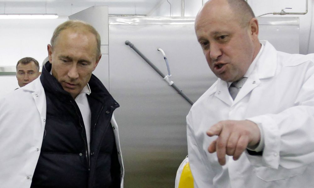 Fragmentos de granadas foram encontrados nos corpos dos passageiros do avião de Prigozhin, revela Putin