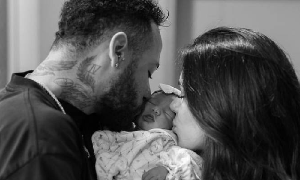 Bruna Biancardi publica primeiras fotos de Mavie, sua filha com Neymar