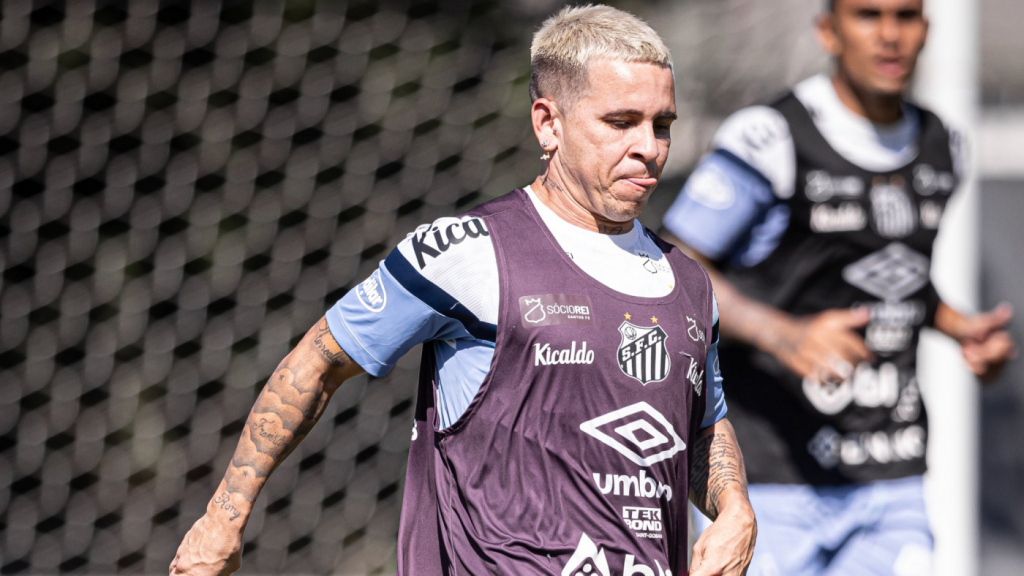 Soteldo é reintegrado e treina com elenco do Santos após saídas de Paulo Turra e Falcão